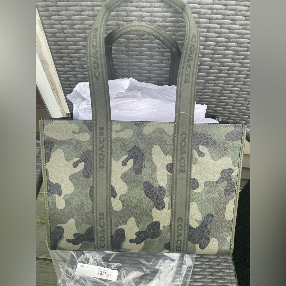 NWT! COACH LARGE SMITH TOTE BAG WITH CAMO PRINT ( COACH CW437 ) holiday gift - Picture 2 of 10